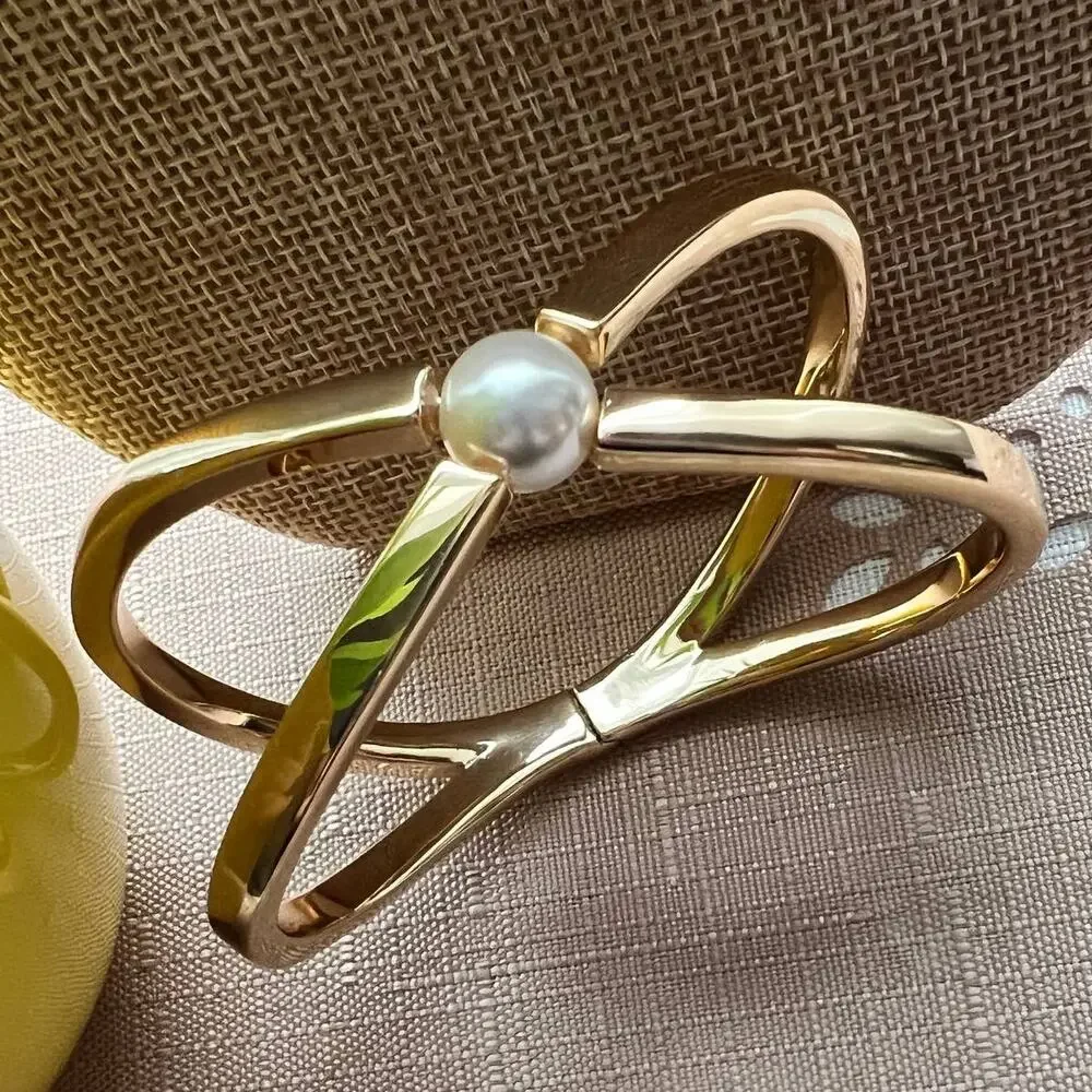 NWOT Real Simple Style Gold Criss-Cross Hinged Pearl Bracelet